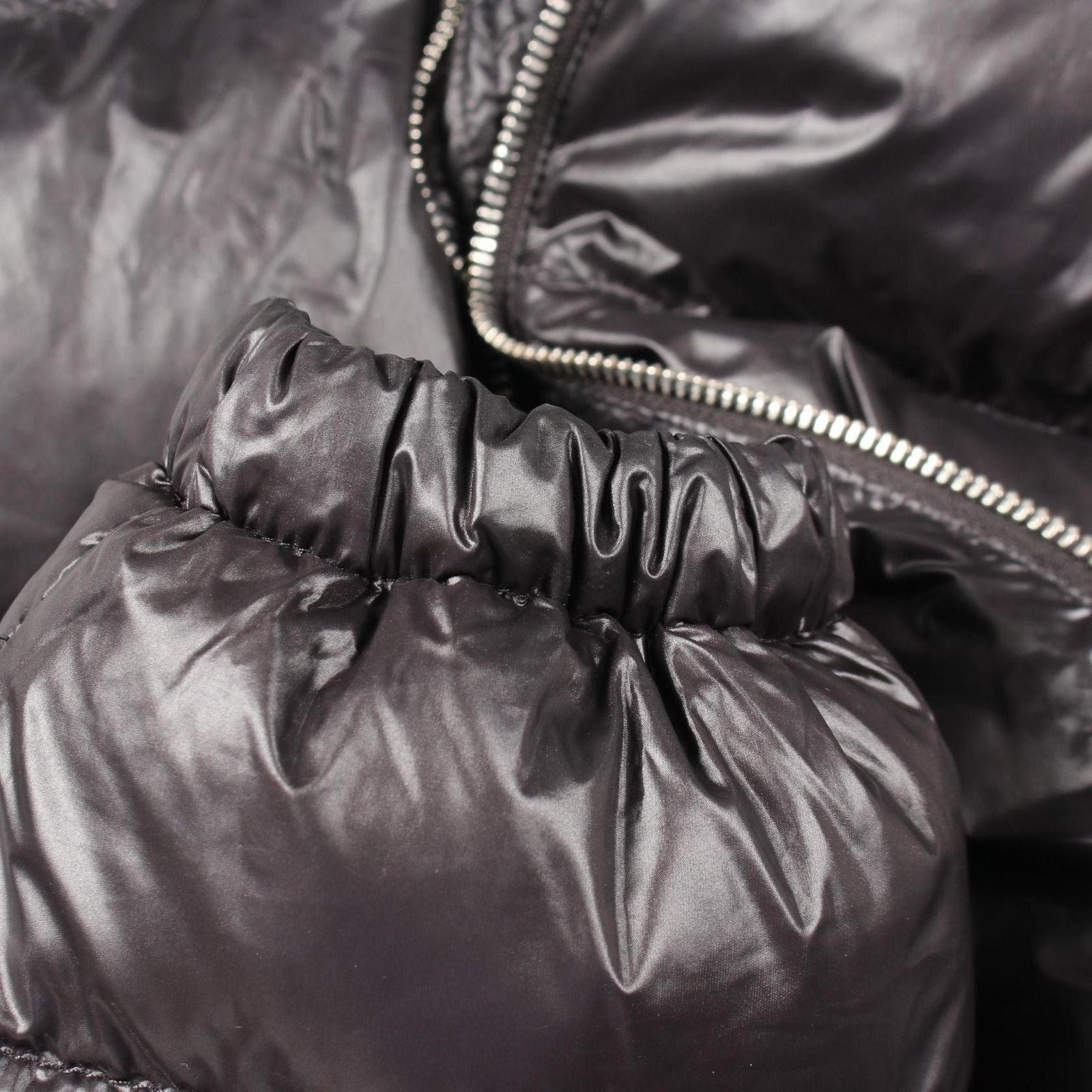 Prada Down Jacket Logo Print Hooded Black — view 8