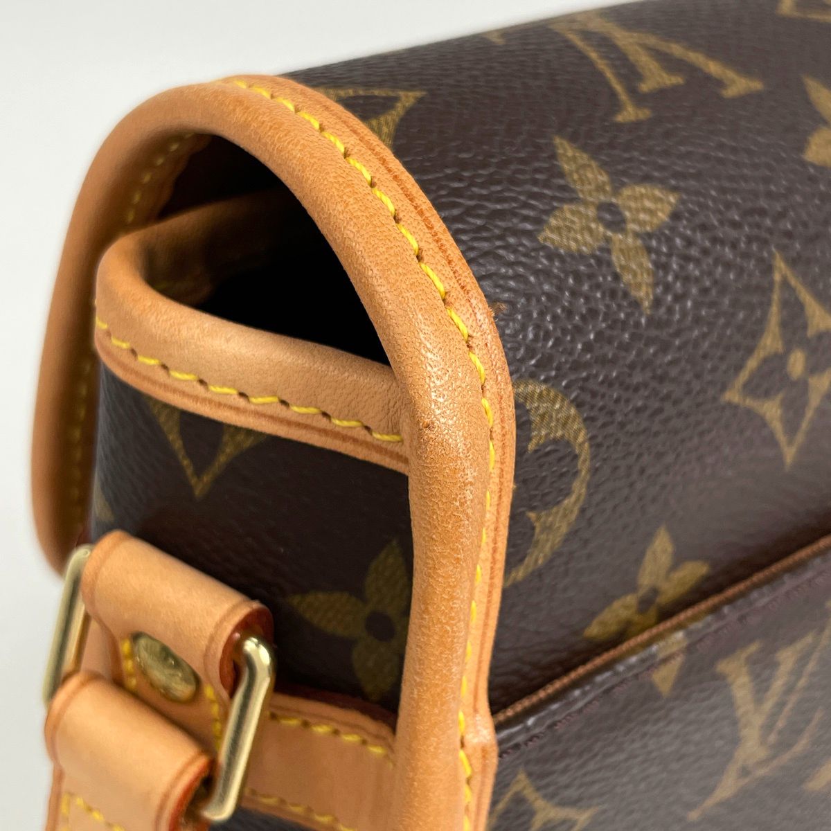 Louis Vuitton Sologne Crossbody Shoulder Bag Monogram Brown — view 4