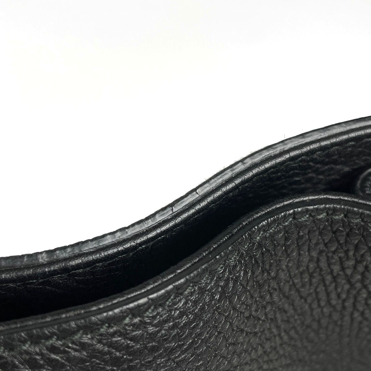 Gucci Soho Chain Shoulder Bag Fringe Tassel Interlocking Leather Black — view 4