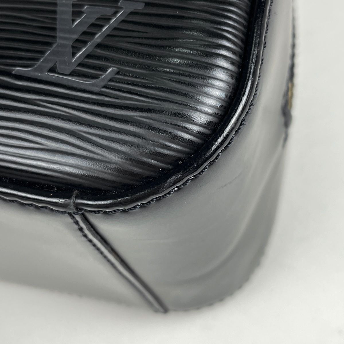 Louis Vuitton Jasmine Handbag Epi Noir — view 3