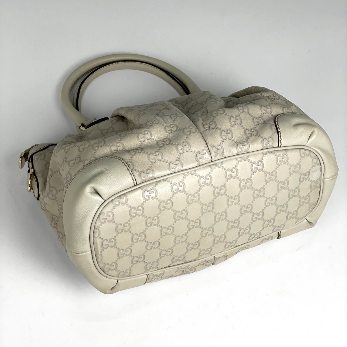 Gucci Guccissima Ski Handbag Signature 2-Way Shimarais the Ivory — view 2