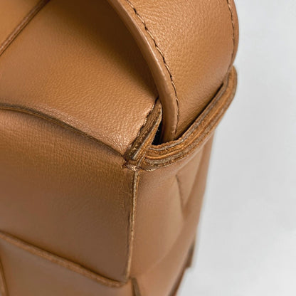 Bottega Veneta Cassette Shoulder Bag Maxi Intrecciato Leather Brown — view 5