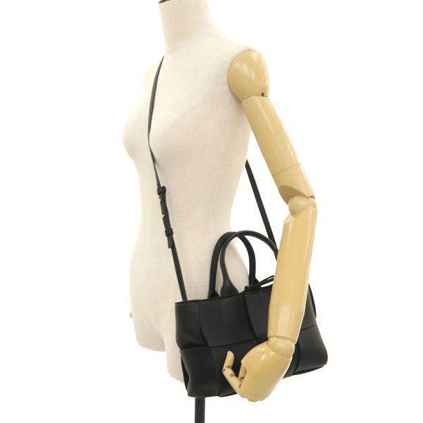 Bottega Veneta Mini Arco Tote — view 9