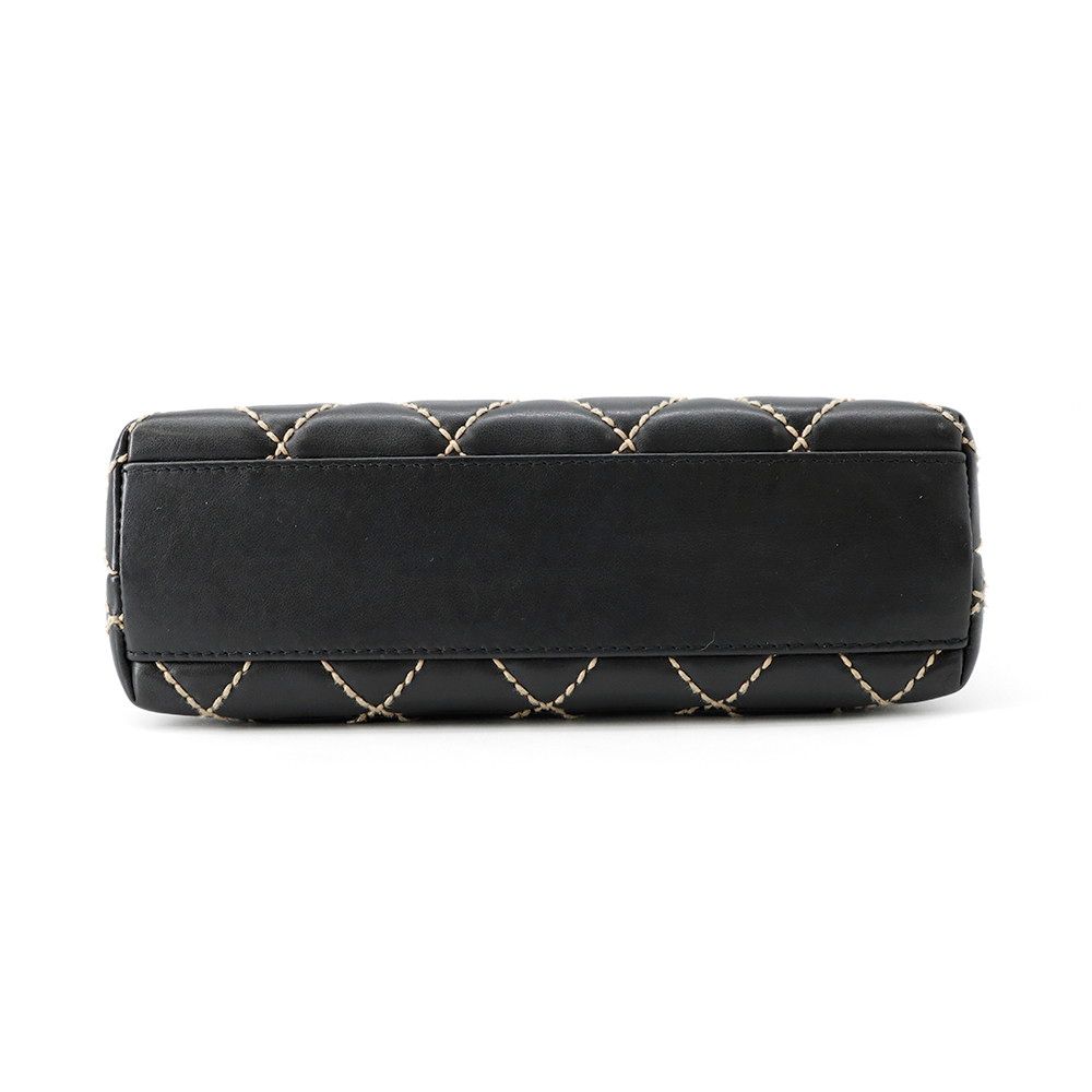 Chanel Handbag Stitch CC Logo Lambskin Bag Black — view 3