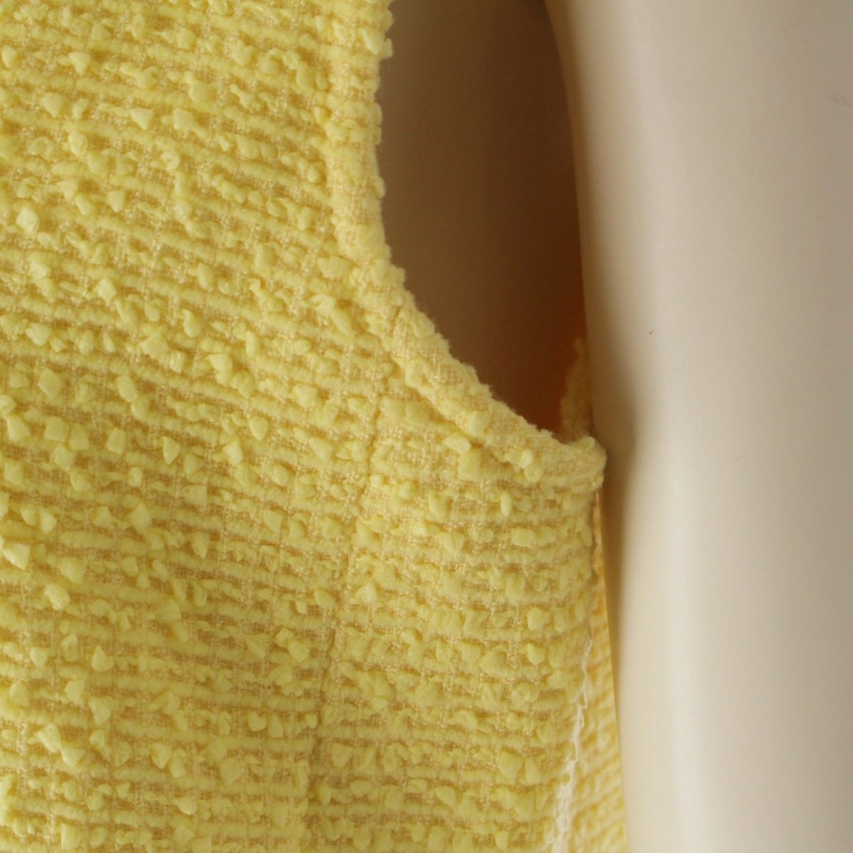 Chanel Wool CC Logo Clear Button Tweed Sleeveless Dress Yellow 38 — view 7