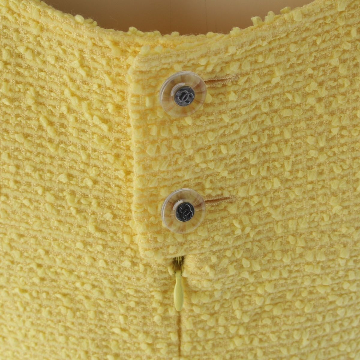 Chanel Wool CC Logo Clear Button Tweed Sleeveless Dress Yellow 38 — view 8