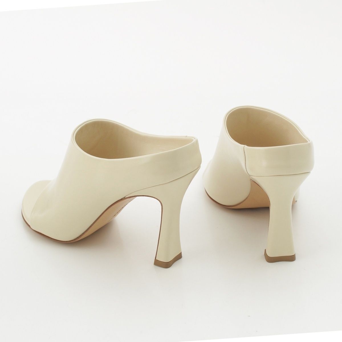 Bottega Veneta Lana Leather Calfskin Open Toe Sandals Sea Salt Mules Off White — view 4