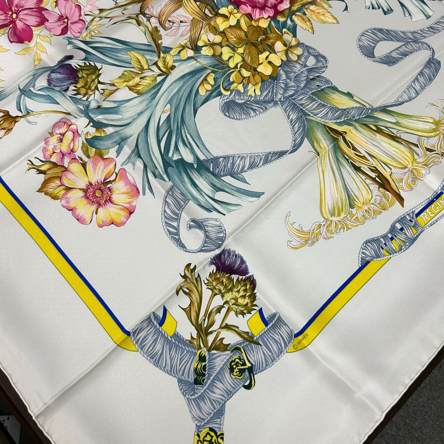 Hermes Silk Carre 90 Scarf Regina — view 3