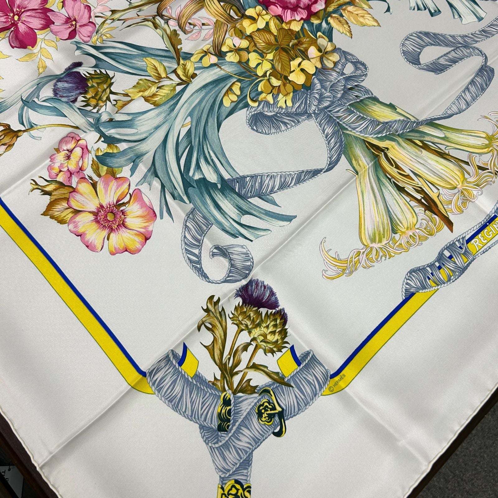 Hermes Silk Carre 90 Scarf Regina — view 3