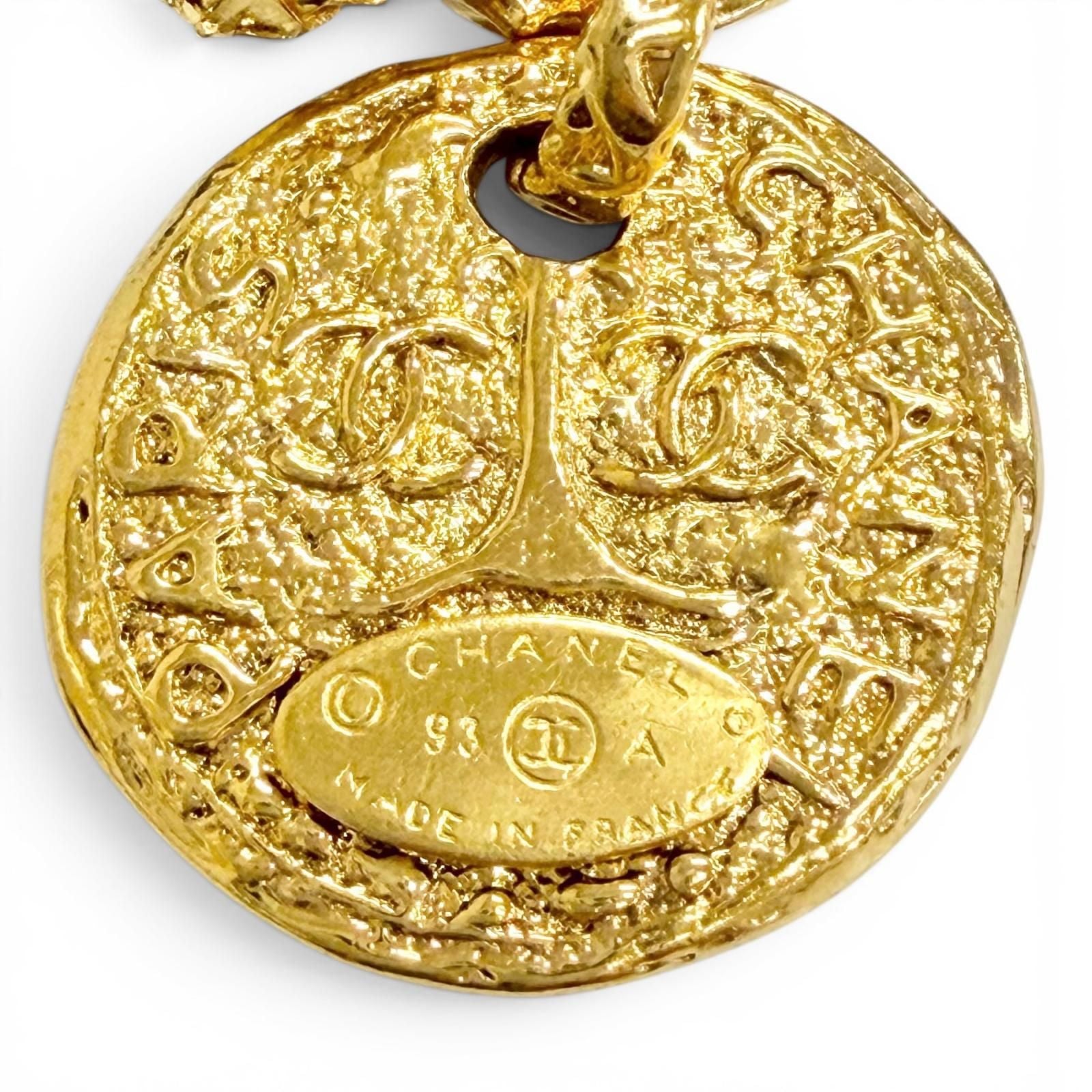 Chanel Vintage CC Logo Medal Chain Bracelet Gold — view 5