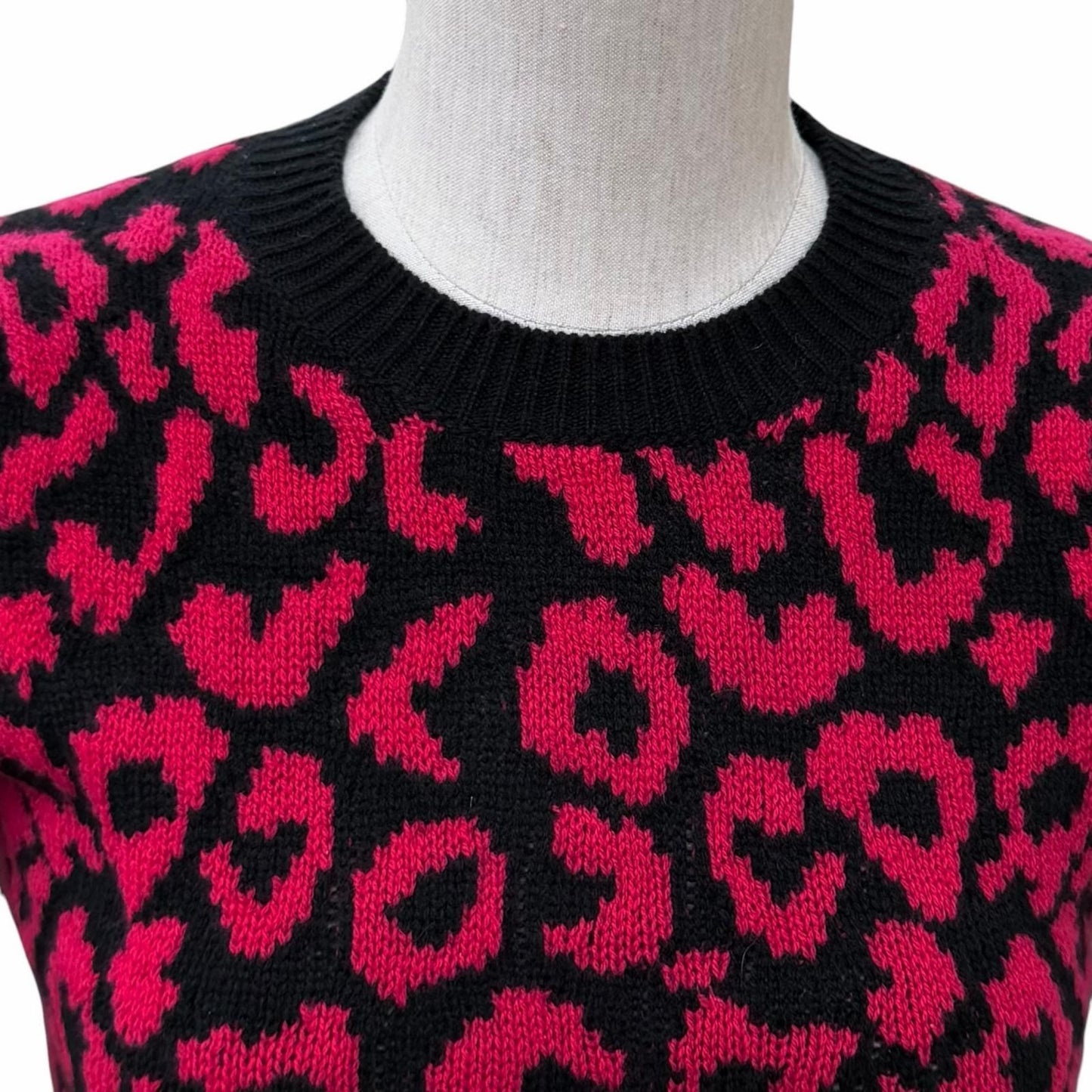 Dior Cashmere Bee Embroidered Leopard Pattern Short Sleeve Knit Pink Black 38 — view 4