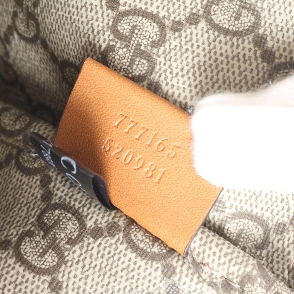 Gucci Logo Print Leather Clutch Pouch Business — view 9