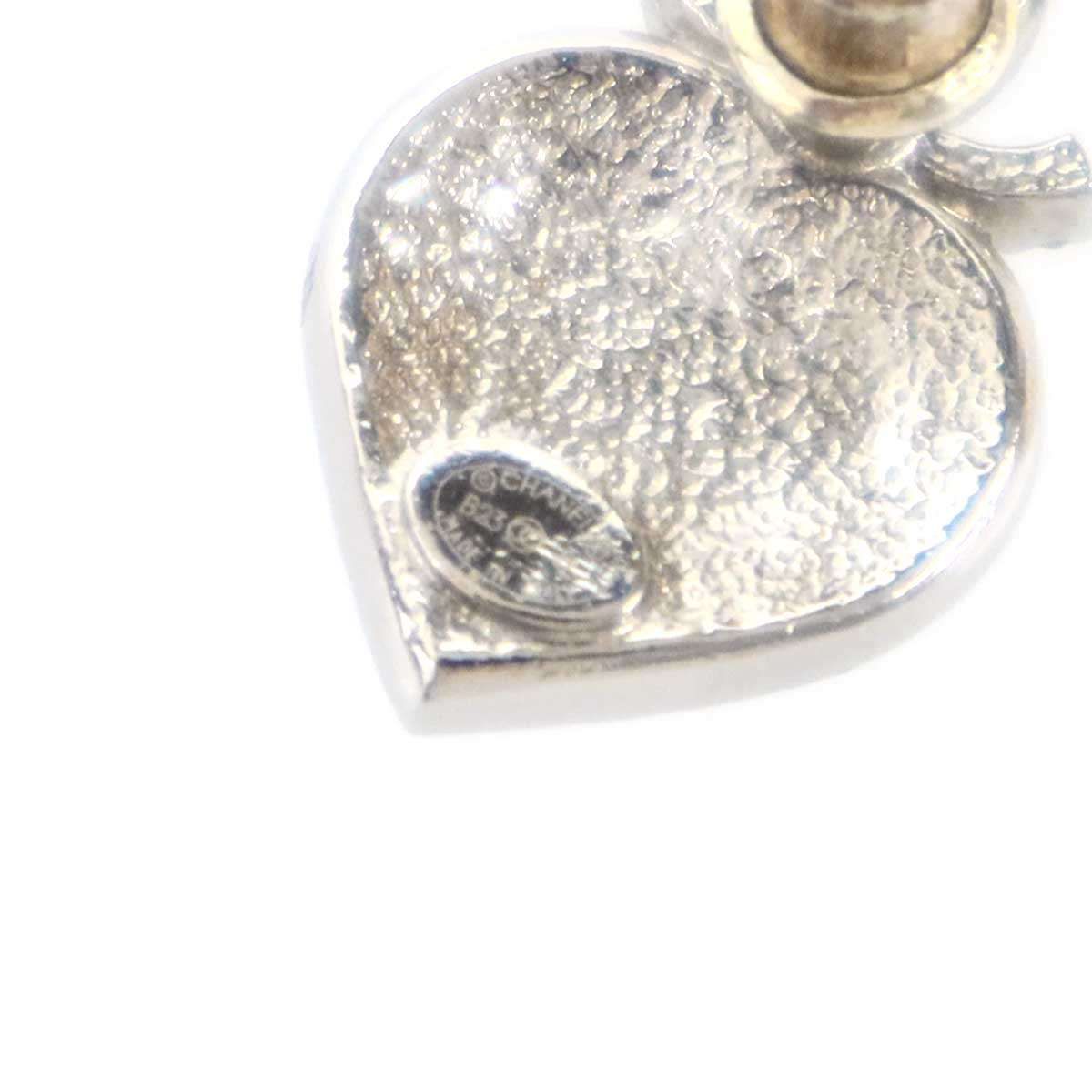 Chanel CC Logo Heart Pearl Earrings Silver — view 4