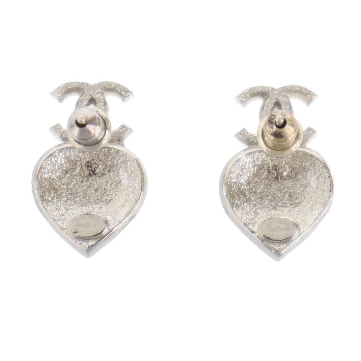 Chanel CC Logo Heart Pearl Earrings Silver — view 2
