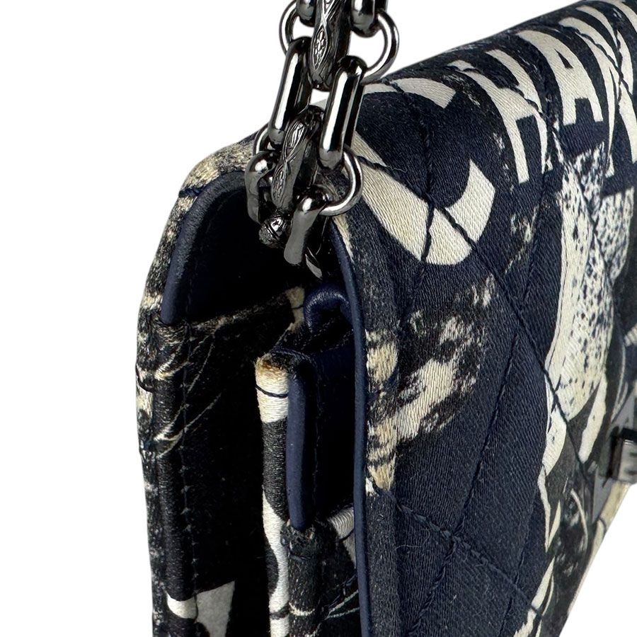 Chanel Chain Shoulder Bag Navy — view 6