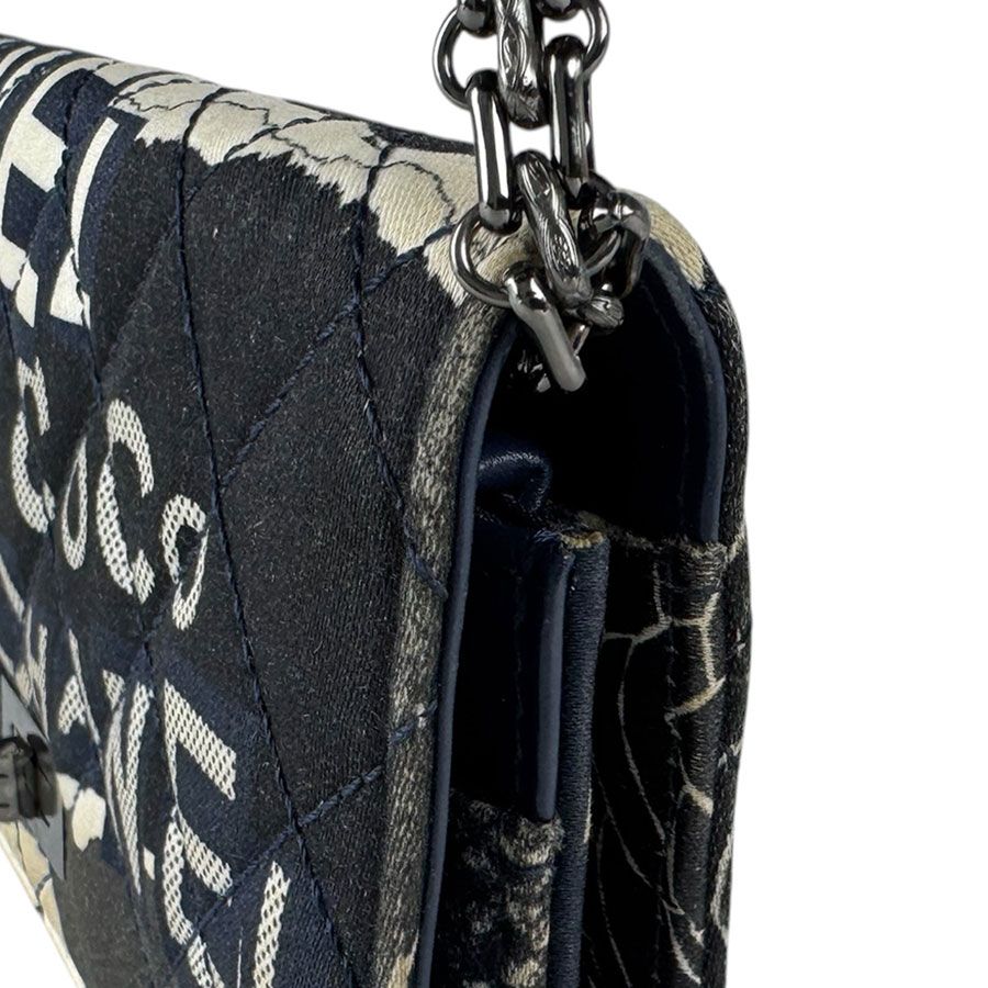 Chanel Chain Shoulder Bag Navy — view 7