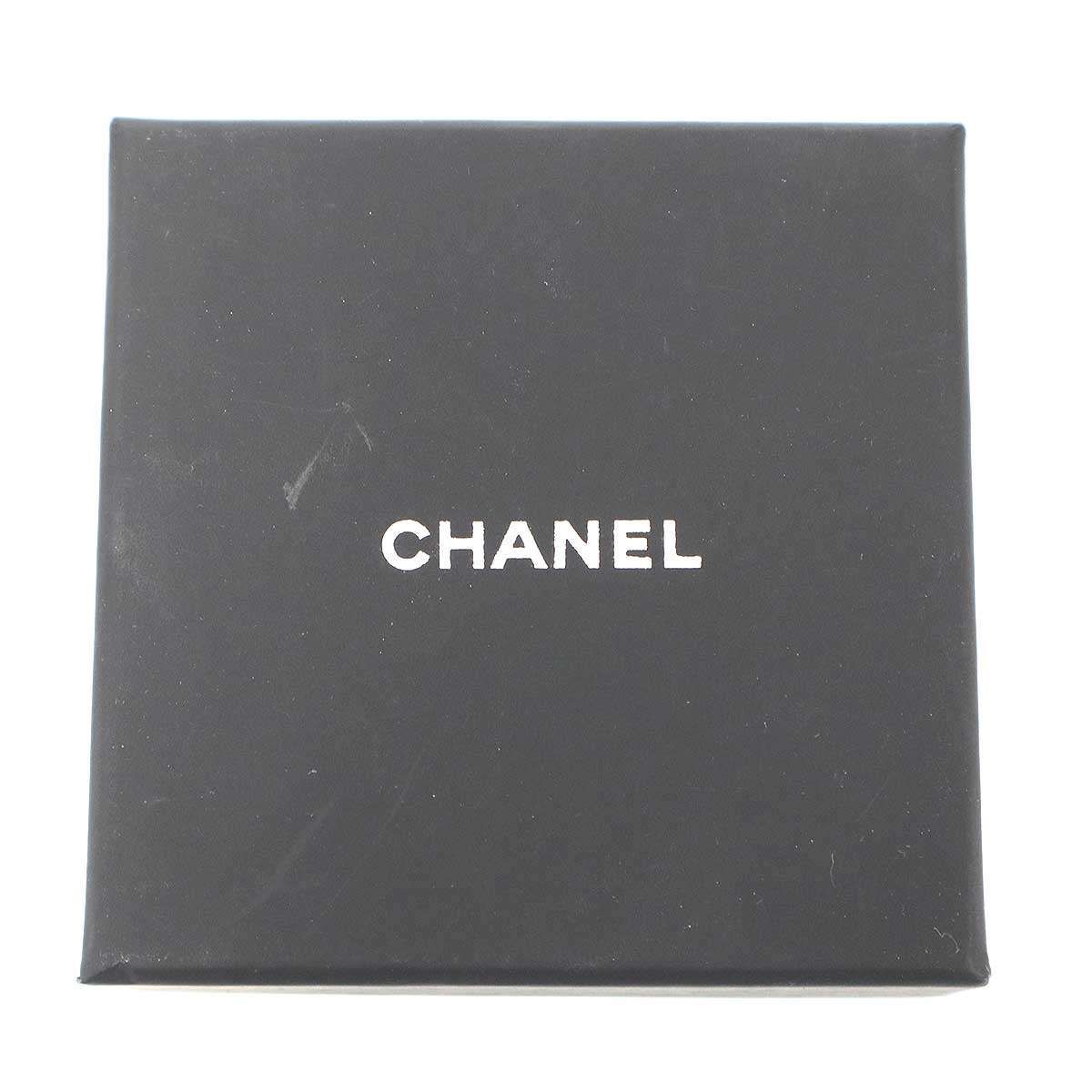 Chanel CC Logo Star Brooch Gold — view 5