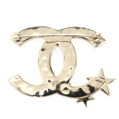 Chanel CC Logo Star Brooch Gold — view 2