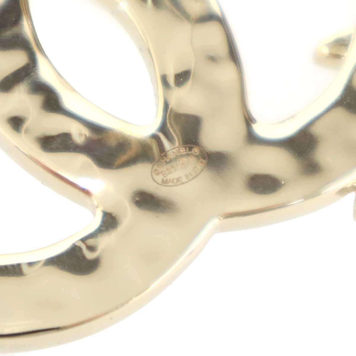 Chanel CC Logo Star Brooch Gold — view 4