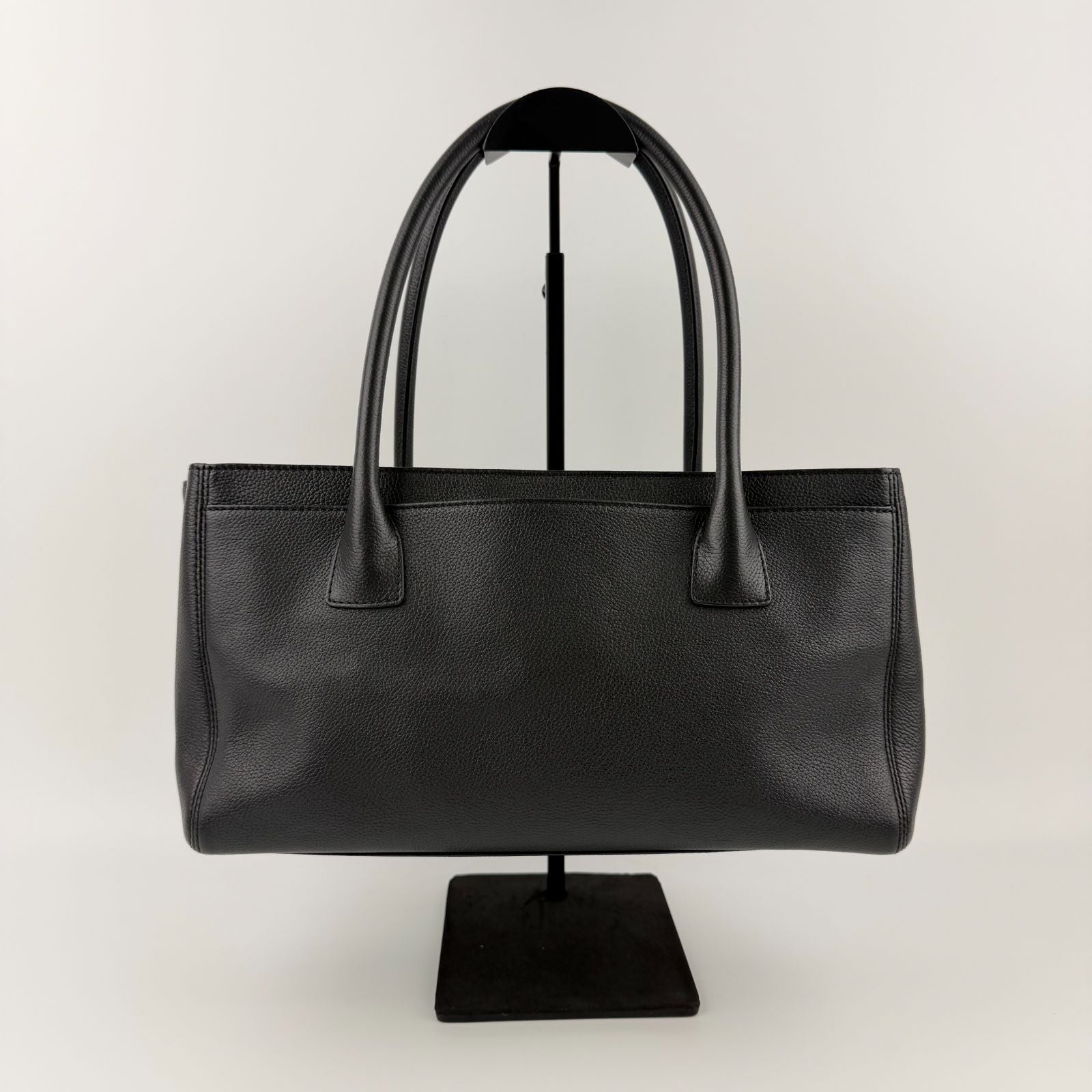Chanel CC Logo Executive Tote Black Caviar Leather Vintage — view 4