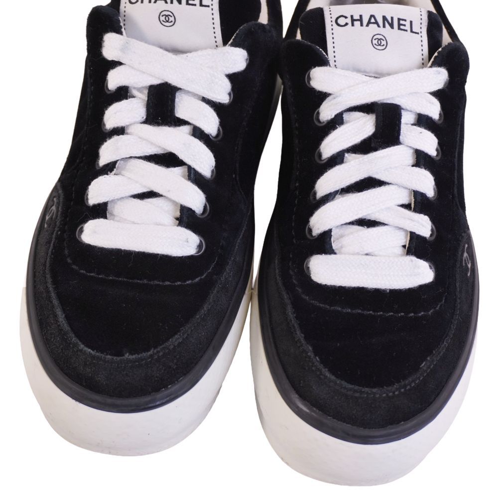 Chanel Sneakers CC Logo Low — view 3