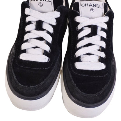 Chanel Sneakers CC Logo Low — view 3
