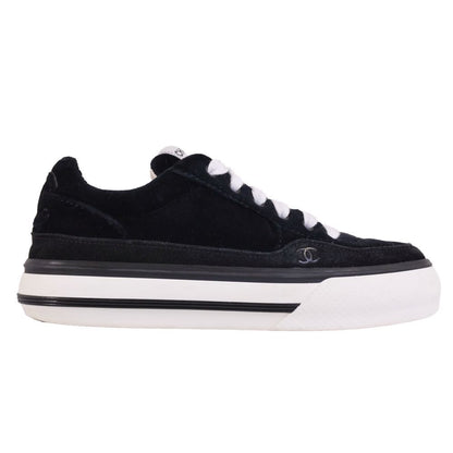 Chanel Sneakers CC Logo Low — view 6