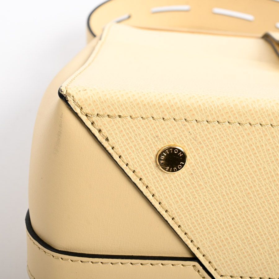 Louis Vuitton Handbag City Frame — view 7