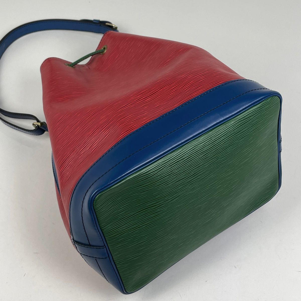Louis Vuitton Noe Tricolor Shoulder Bag Epi Castilian Red Multi — view 2