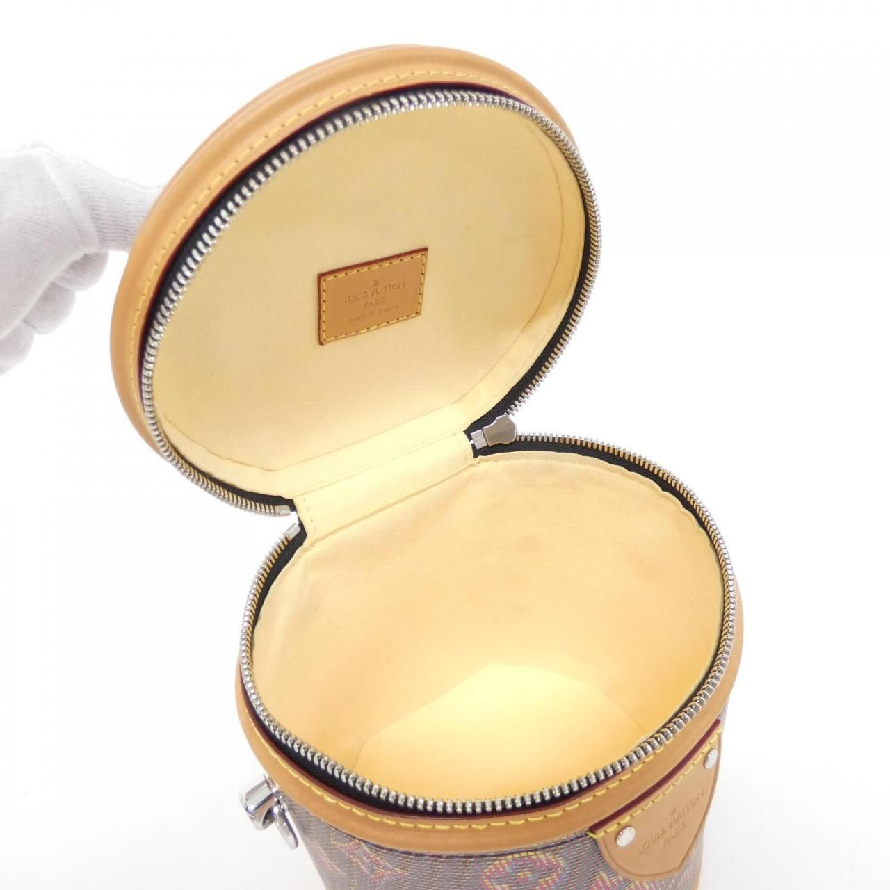 Louis Vuitton Monogram LV Pop Cannes — view 7