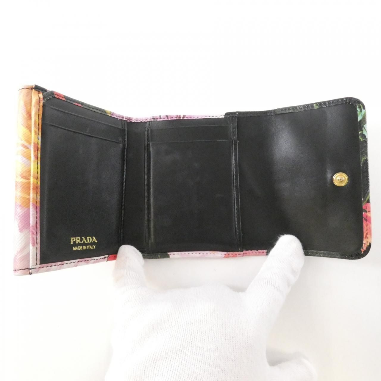 Prada Wallet Gold — view 6
