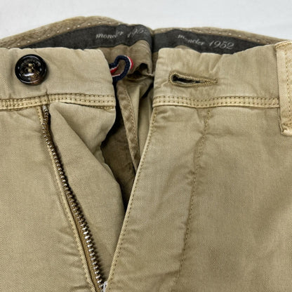 Moncler Beige Pantalone Bermuda Shorts 48 — view 3