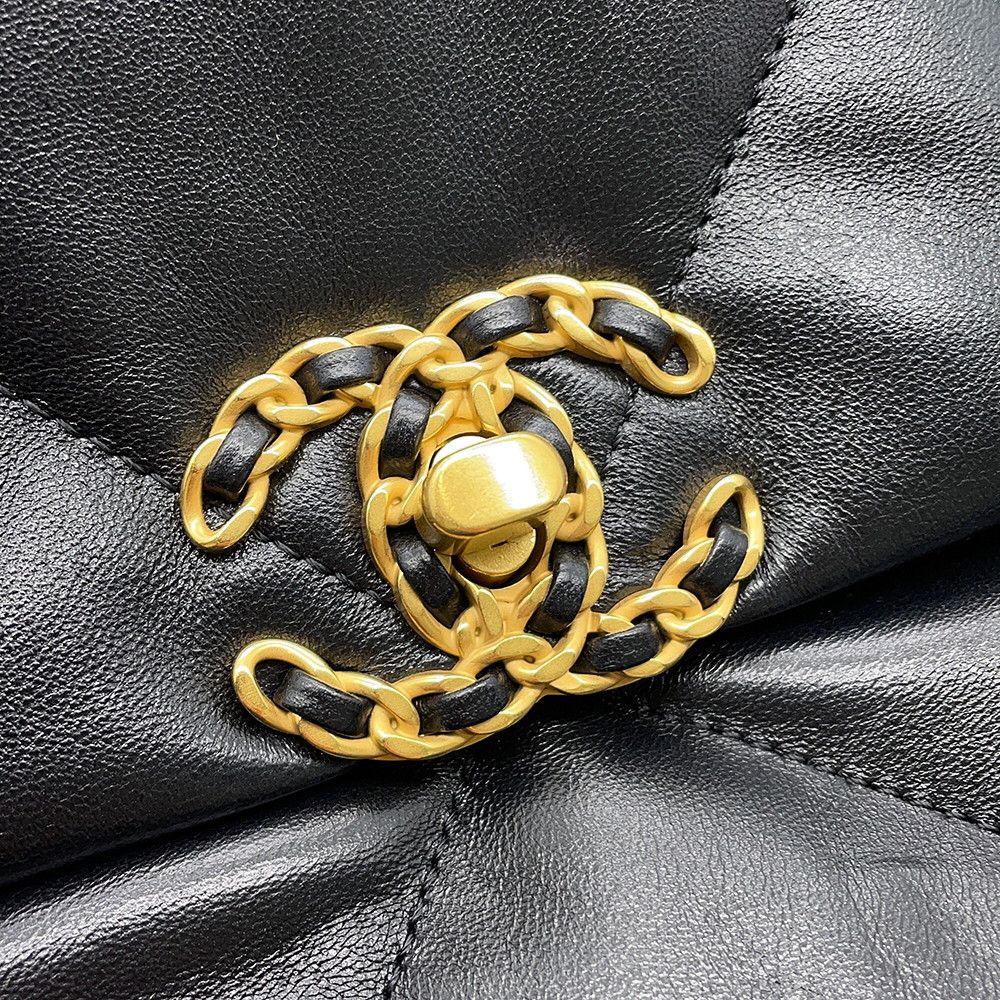 Chanel Chain Shoulder Bag 19 Quilted CC Logo Shiny Lambskin Black — view 6