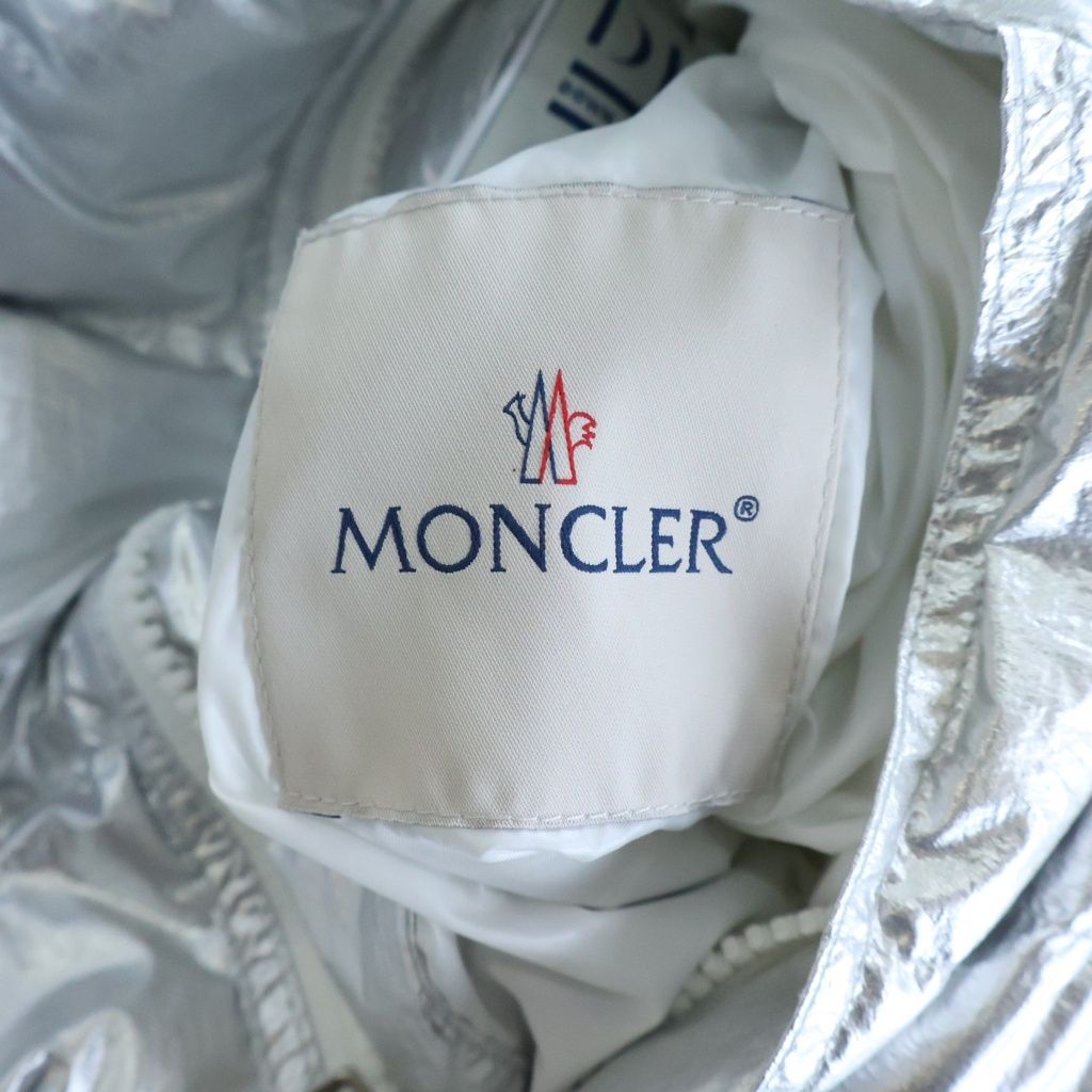 Moncler Freville Reversible Down Jacket White — view 7