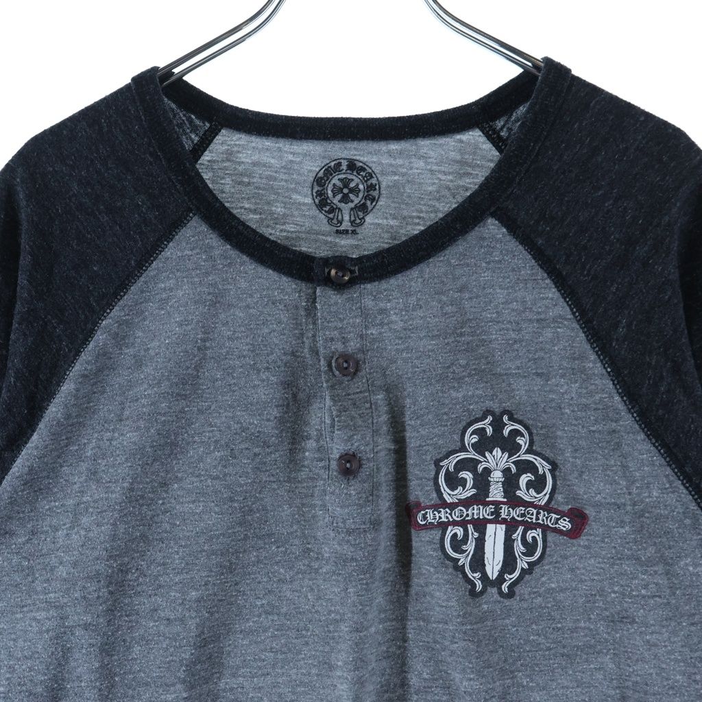 Chrome Hearts Henry L S T-Shirt Vine Daga Print Henley Neck 3/4 Sleeve Gray — view 3