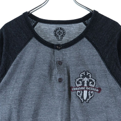 Chrome Hearts Henry L S T-Shirt Vine Daga Print Henley Neck 3/4 Sleeve Gray — view 3