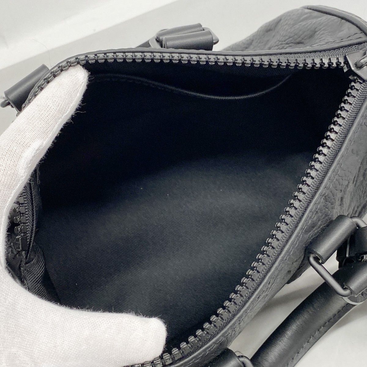 Louis Vuitton Handbag Taurillon Keepall Bandouliere 25 Noir 2-Way — view 4