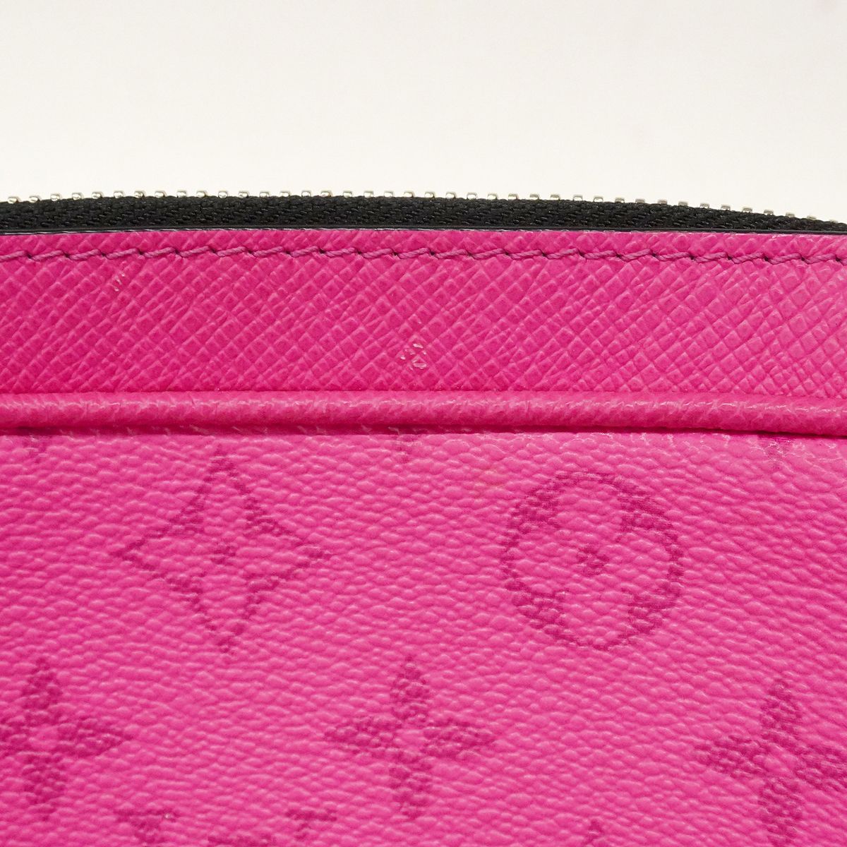 Louis Vuitton Shoulder Bag Taigarama Outdoor Messenger PM Fuchsia — view 8