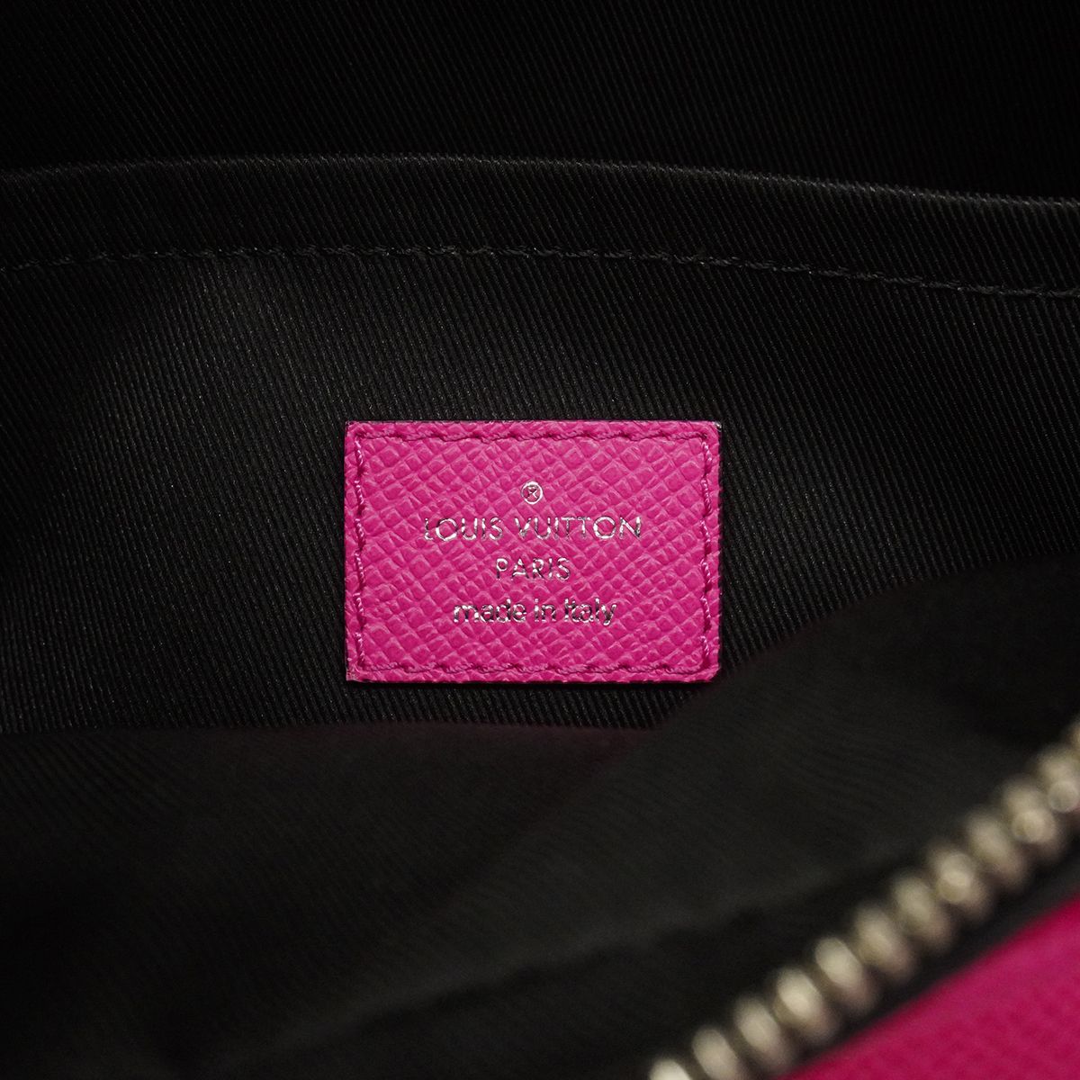 Louis Vuitton Shoulder Bag Taigarama Outdoor Messenger PM Fuchsia — view 5