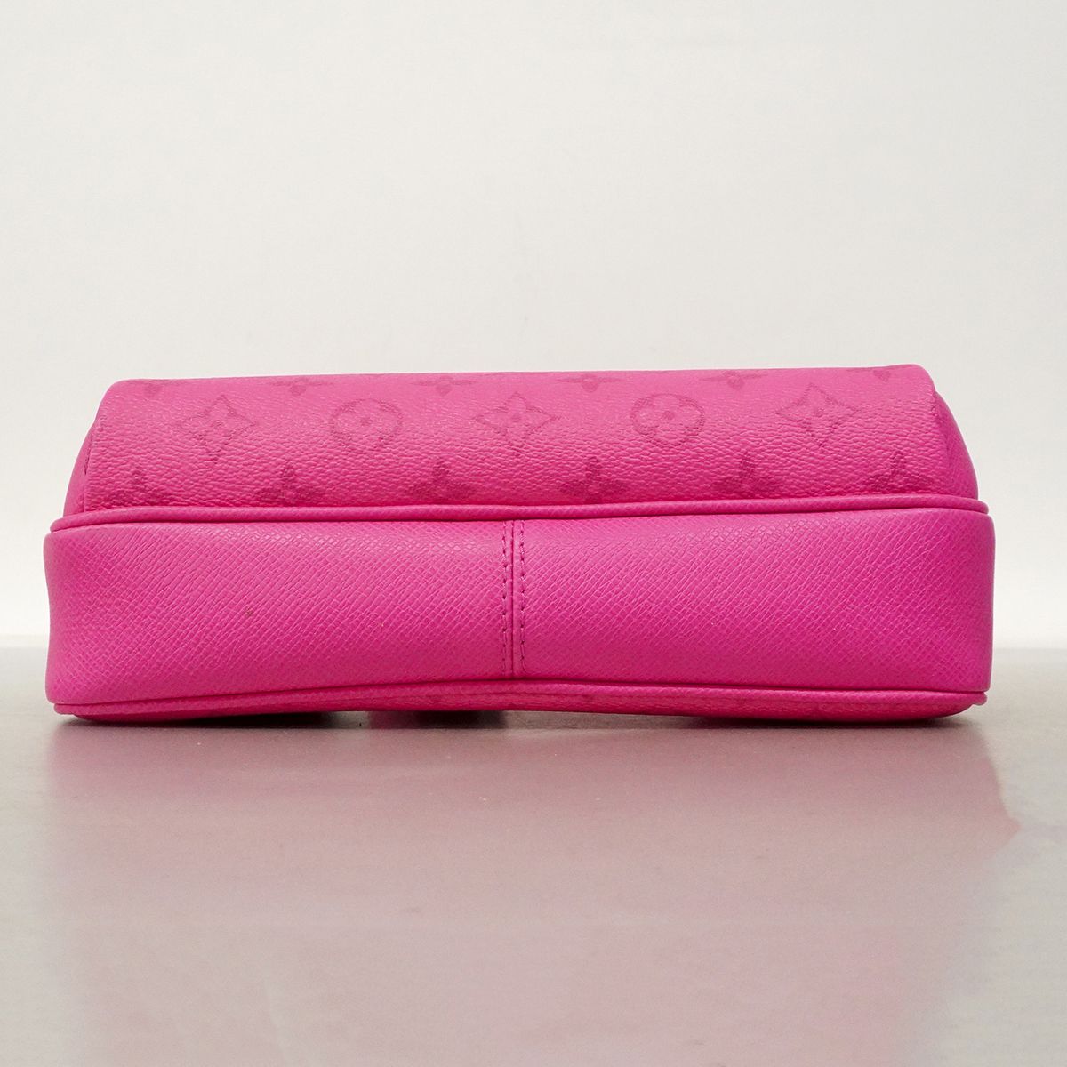 Louis Vuitton Shoulder Bag Taigarama Outdoor Messenger PM Fuchsia — view 3