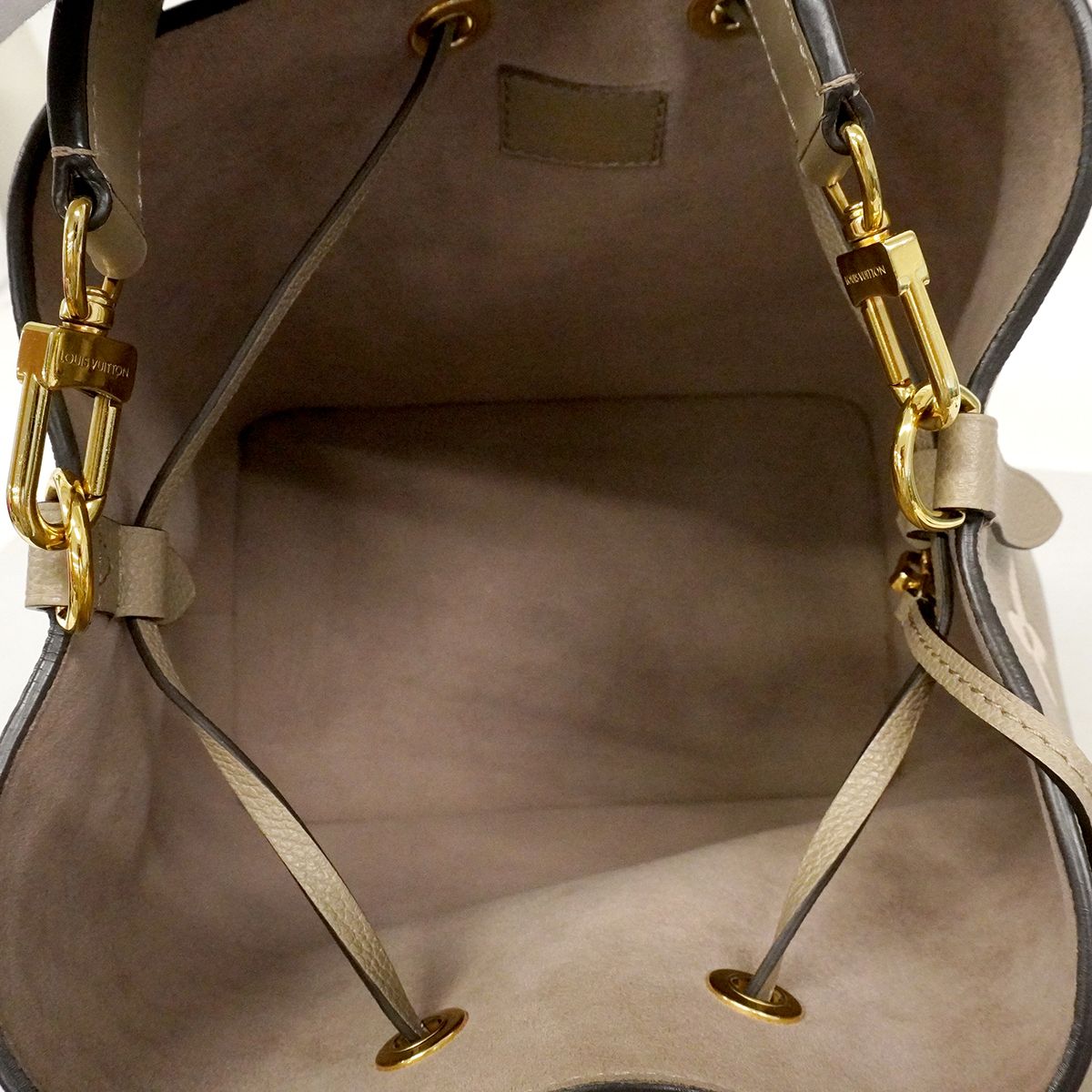 Louis Vuitton Handbag Monogram Empreinte Bicolor Neo Noe Tourtelle Cream — view 4