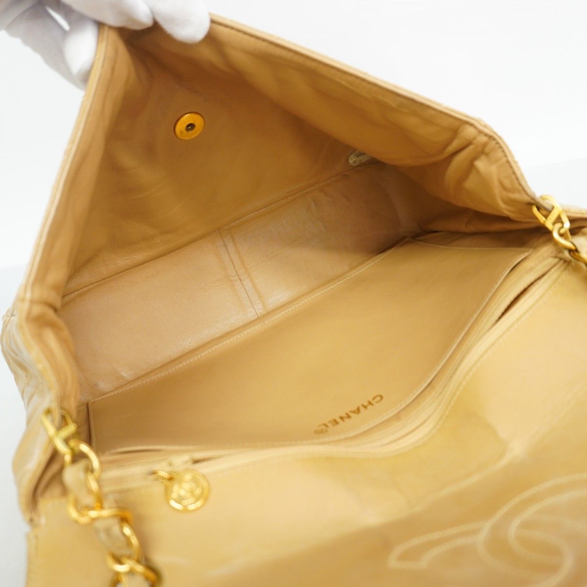 Chanel Shoulder Bag Quilted Patent Leather Beige Gold — view 4