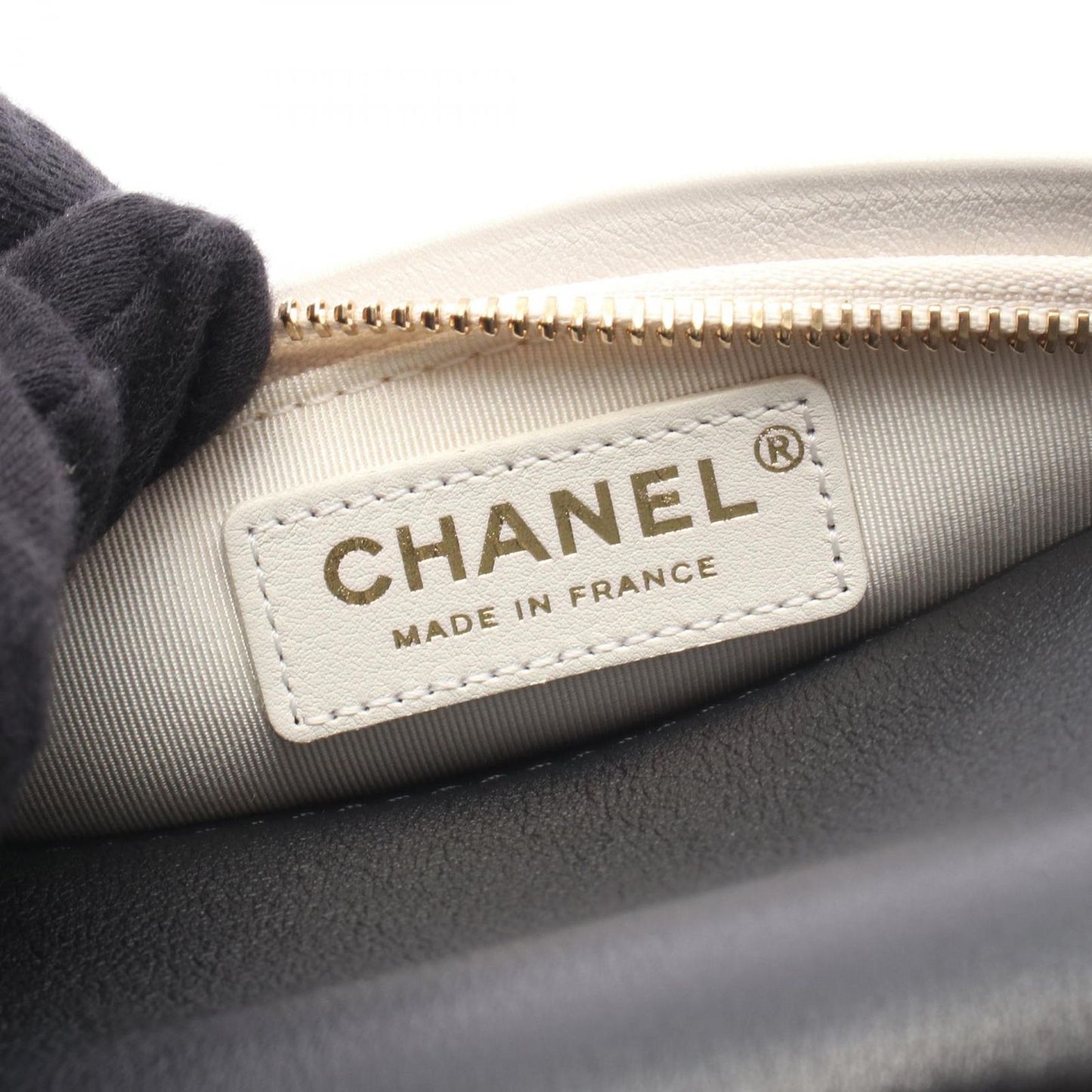 Chanel Shoulder Bag Beach Ball Black White Leather Chain — view 4