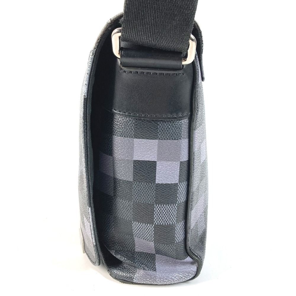 Louis Vuitton Shoulder Bag District PM Damier Graphite Canvas Black — view 3