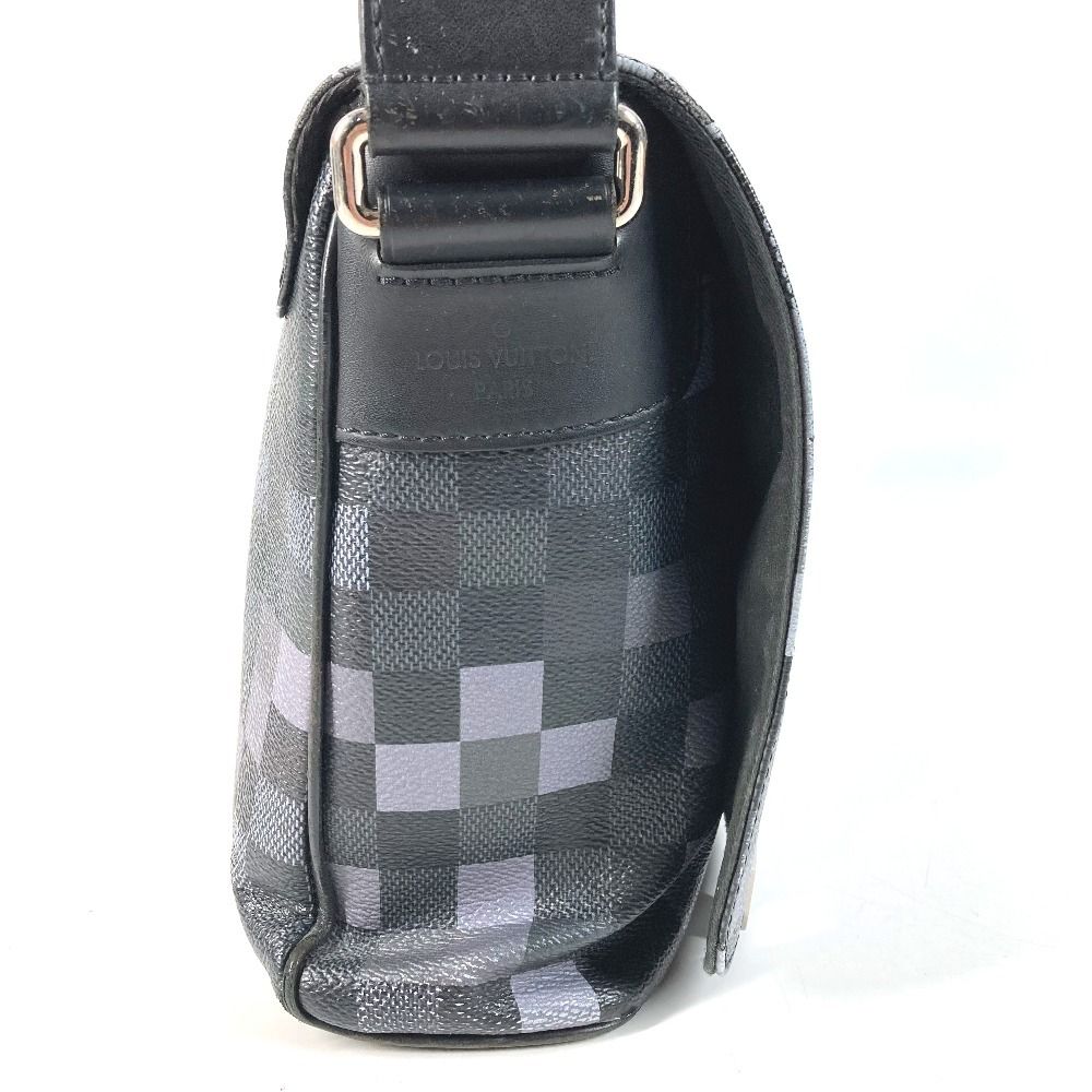 Louis Vuitton Shoulder Bag District PM Damier Graphite Canvas Black — view 4