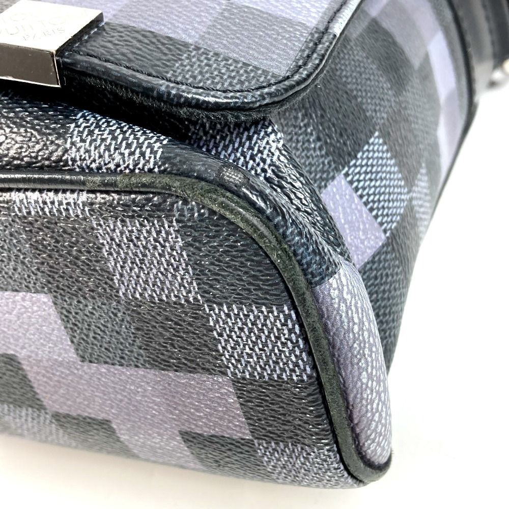 Louis Vuitton Shoulder Bag District PM Damier Graphite Canvas Black — view 6