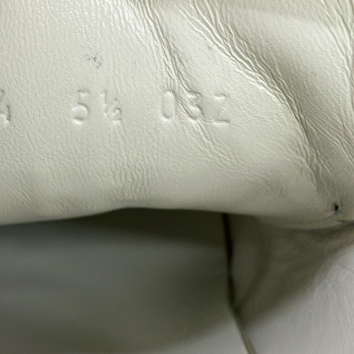 Gucci Sneakers 5.5 White Black Interlocking Leather — view 6