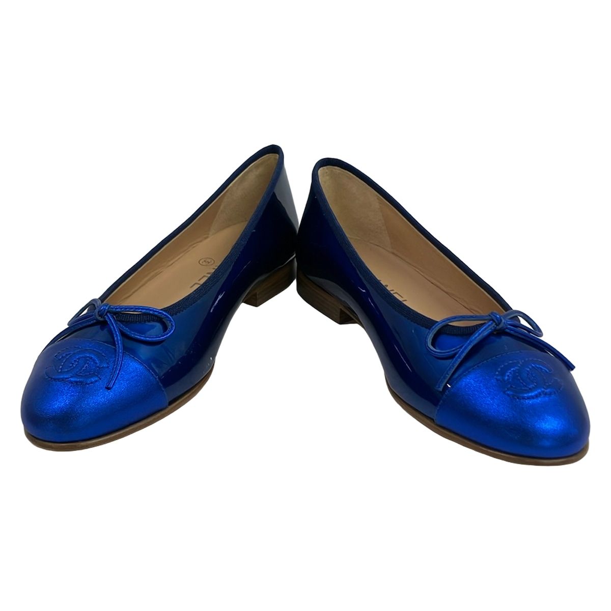 Chanel Flat Shoes 37 C Blue CC Logo Leather — view 2