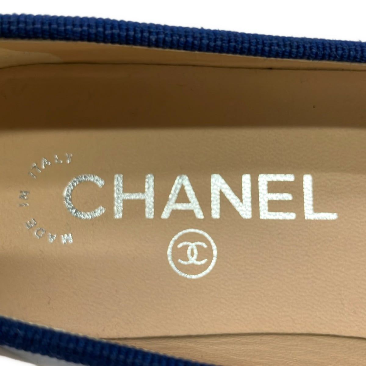 Chanel Flat Shoes 37 C Blue CC Logo Leather — view 5