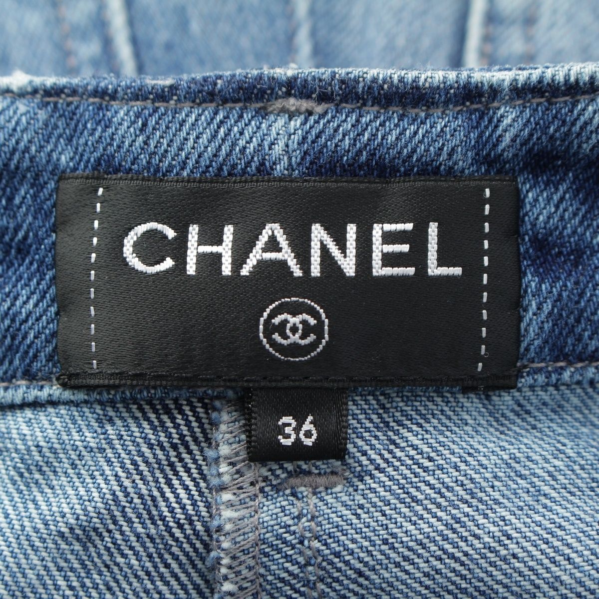 Chanel Cotton CC Logo Short Jeans Denim Pants Indigo Blue 36 — view 8